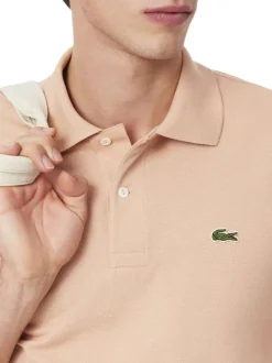 Polo en coton saumon uni avec une coupe regular fit et le petit crocodile brodé