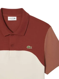 Polo en coton tricolore avec une coupe droite et un col à revers