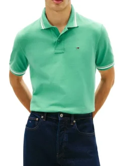 Polo en coton vert uni avec une coupe droite et un col à revers