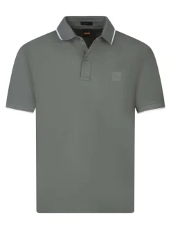 Polo en coton vert uni avec une coupe droite et un col à revers