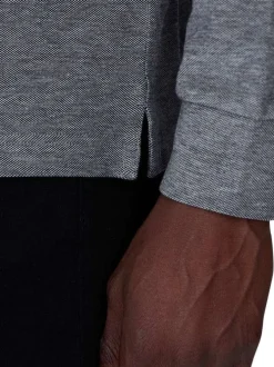 Polo gris à chevrons en coton avec une coupe droite et un col à rabats