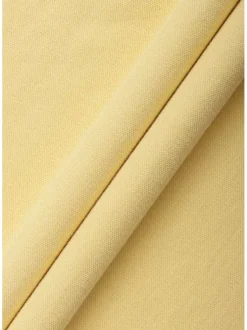 Polo jaune uni coupe droite avec un col boutonné et des manches courtes