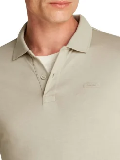 Polo à manches courtes en coton beige uni avec une coupe ajustée