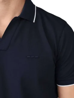 Polo manches courtes marine uni avec un col à revers et une coupe droite