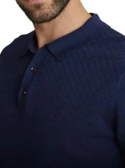 Polo marine à coupe droite pourvu d'un col boutonné et de manches courtes
