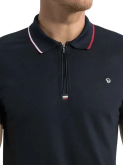 Polo marine en maille piquée avec une coupe droite et un col à revers
