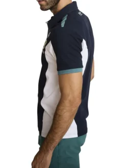 Polo marine uni avec une coupe ajustée ainsi qu'un col boutonné
