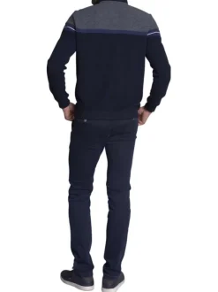 Polo marine uni avec une coupe droite à col montant et des manches longues