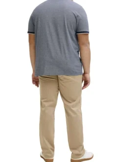 Polo marine uni avec une coupe droite et un col boutonné à manches courtes