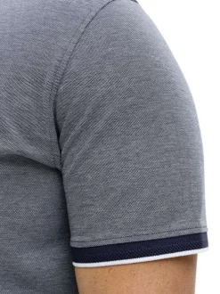Polo marine uni avec une coupe droite et un col boutonné à manches courtes