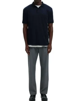 Polo marine uni avec une coupe droite et un col à revers boutonné