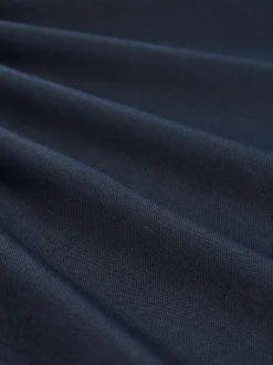 Polo marine uni pourvu de manches courtes et d'un col boutonné