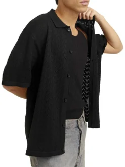 Polo noir à coupe droite pourvu d'un col à revers et de manches courtes