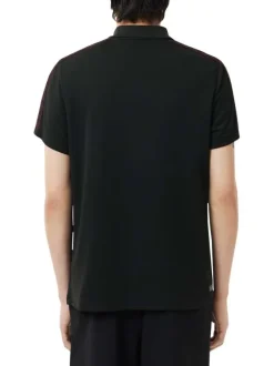 Polo noir à coupe droite un col boutonné et une bande monogramme aux épaules