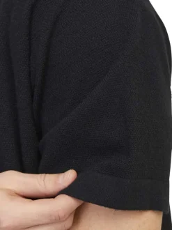 Polo noir uni coupe droite col français et des manches courtes