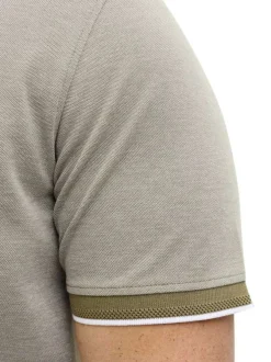 Polo olive uni avec une coupe droite et un col boutonné à manches courtes