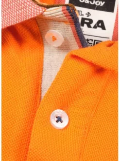 Polo orange en coton maille piquée avec nombreux détails coupe droite col boutonné
