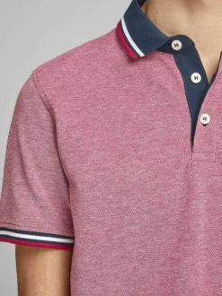 Polo pour homme rose en coton avec une coupe droite et logo brodé sur la poitrine