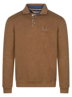 Polo rouille uni avec une coupe droite et un col à rabats avec boutons