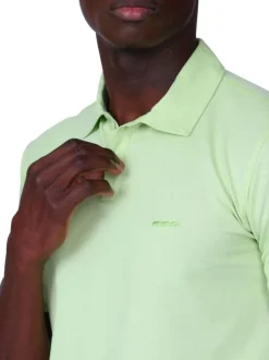 Polo vert à coupe droite pourvu d'un col à revers et de manches courtes