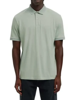 Polo vert d'eau uni avec une coupe droite et des manches courtes