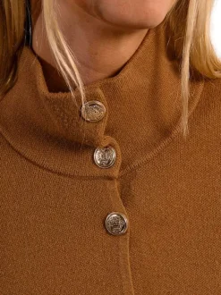 Poncho camel en maille fine avec des boutons dorés et 2 poches plaquées