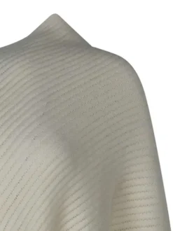 Poncho écru uni avec une coupe ample sans manches et un col en v