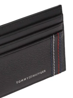 Porte-cartes en cuir noir aspect grainé pourvu du nom de la marque
