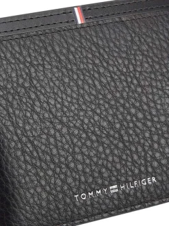 Portefeuille en cuir noir aspect grainé pourvu du nom de la marque