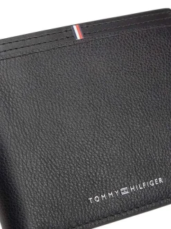 Portefeuille en cuir noir aspect grainé pourvu du nom de la marque
