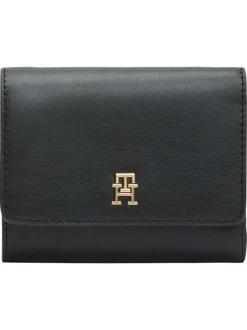 Portefeuille noir à rabat pourvu du logo de la marque en métal doré