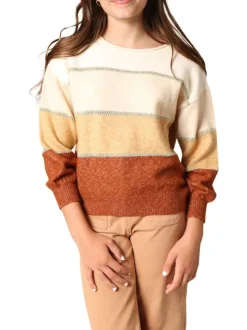 Pull beige en maille tricotée avec un col rond et des manches longues