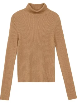 Pull camel en maille côtelée avec une coupe ajustée et un col roulé
