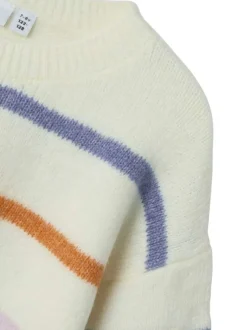 Pull écru en maille tricotée pourvu d'un col rond et de manches longues
