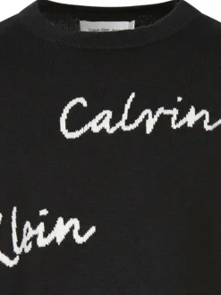 Pull en coton noir uni avec un col rond et le nom de la marque à l'avant
