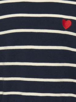 Pull marine rayé avec une coupe droite à col rond et des manches longues