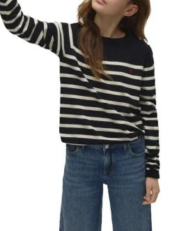 Pull marinière noir et écru à col rond avec un coeur brodé sur la poitrine