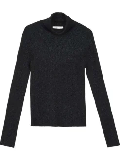 Pull noir en maille côtelée avec une coupe ajustée et un col roulé