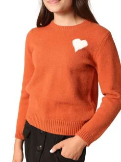 Pull orange en maille tricotée avec un col rond et des manches longues