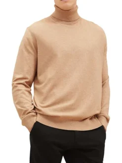 Pull beige chiné avec une coupe droite un col roulé et à manches longues