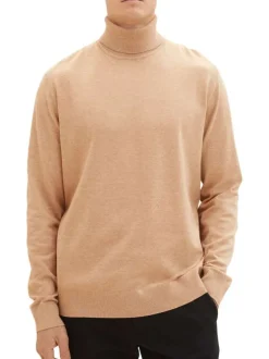 Pull beige chiné avec une coupe droite un col roulé et à manches longues