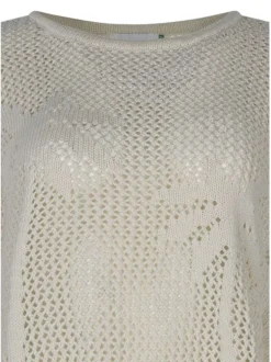 Pull beige à coupe ajustée pourvu d'un col rond épais et de manches longues