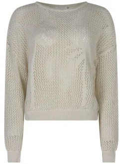 Pull beige à coupe ajustée pourvu d'un col rond épais et de manches longues