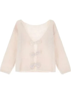 Pull beige en maille tricotée avec une coupe droite et un col rond