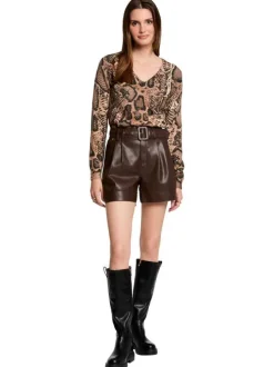Pull beige imprimé python avec une coupe droite à col v et des manches longues