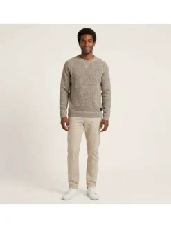 Pull beige uni avec une coupe droite à col rond et des manches longues