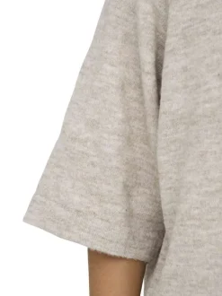 Pull beige uni à coupe droite avec un col rond et des manches 3/4