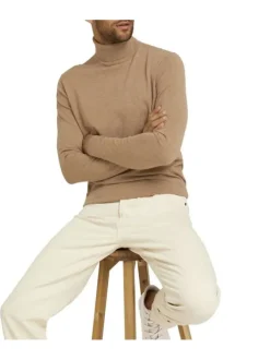 Pull beige uni coupe près du corps col roulé