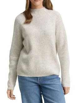 Pull beige uni côtelé avec un col rond et des manches longues
