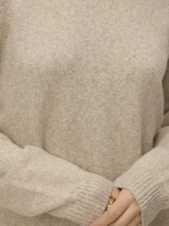 Pull beige uni incrusté de fils lurex avec un col rond